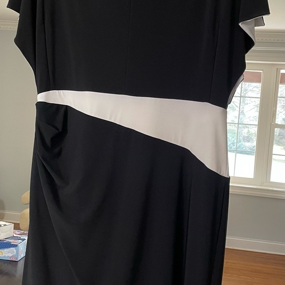 Ralph Lauren black and white below the knee dress with short splits sleeves - Picture 2 of 5